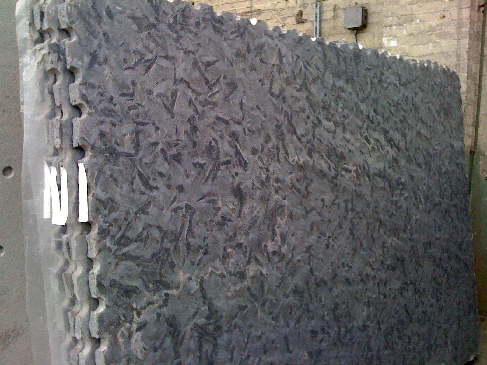 Granitplatte Matrix antik gebürstet am Lager