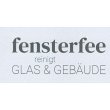 fensterfee-reinigt-glas-und-gebaeude