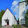 Die Kirchengemeinde ist mit ihrem „freien Platz“ vor der Kirche geschichtlich mit dem Ortszentrum verbunden.